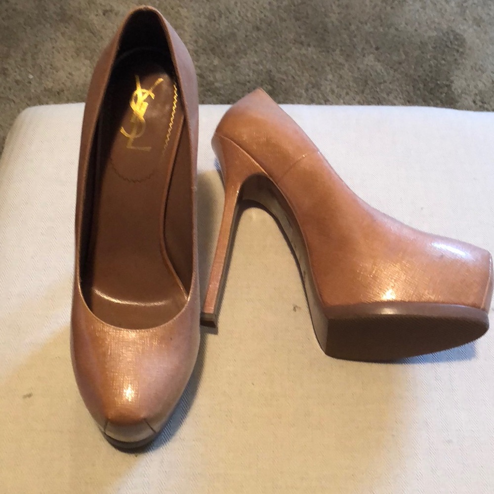 Saint Laurent pumps never been worn!